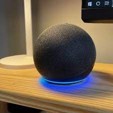 Altavoz tipo Alexa Echo Dot